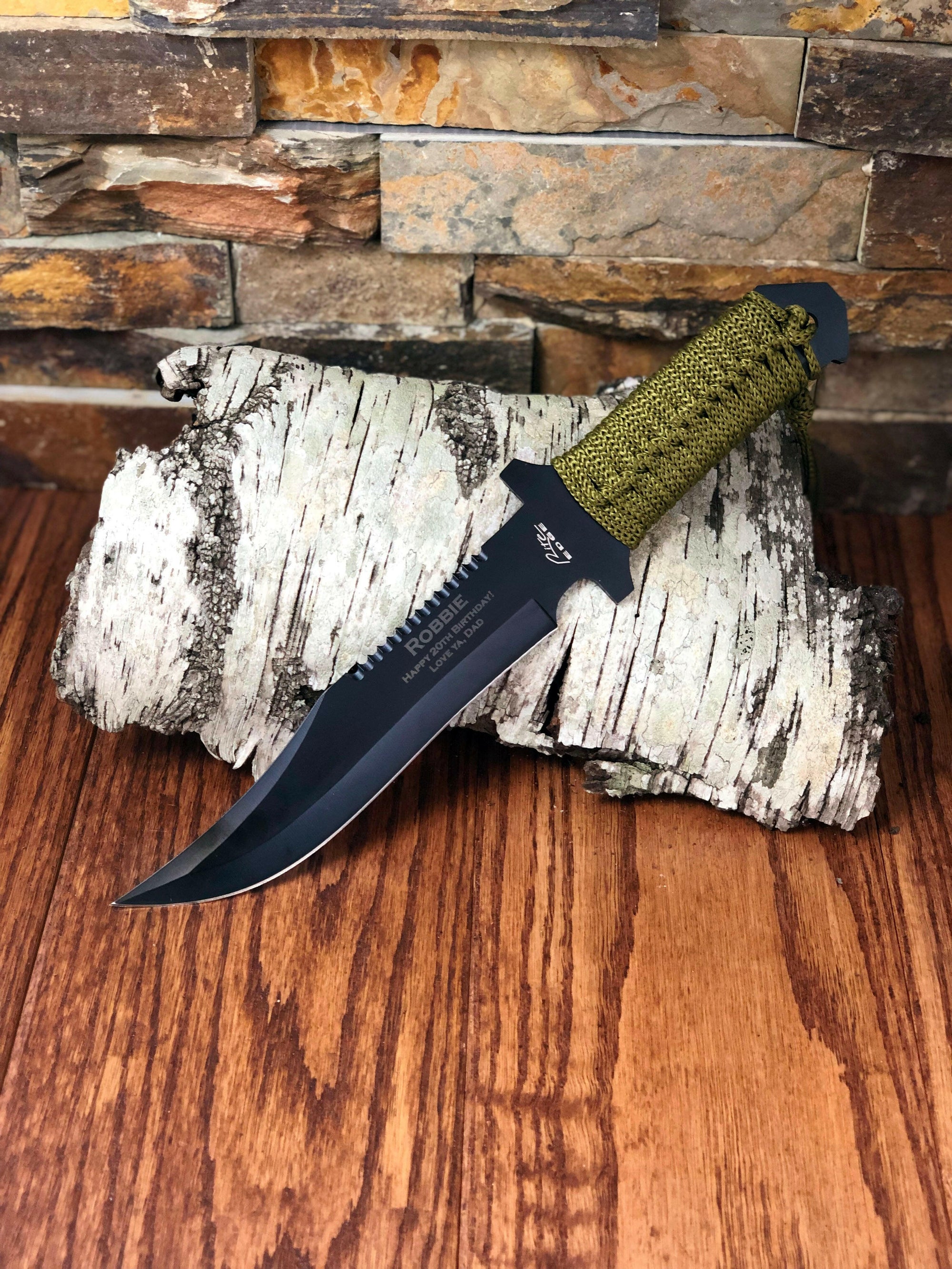Personalized Hunter Knife w/ Green Para-cord.