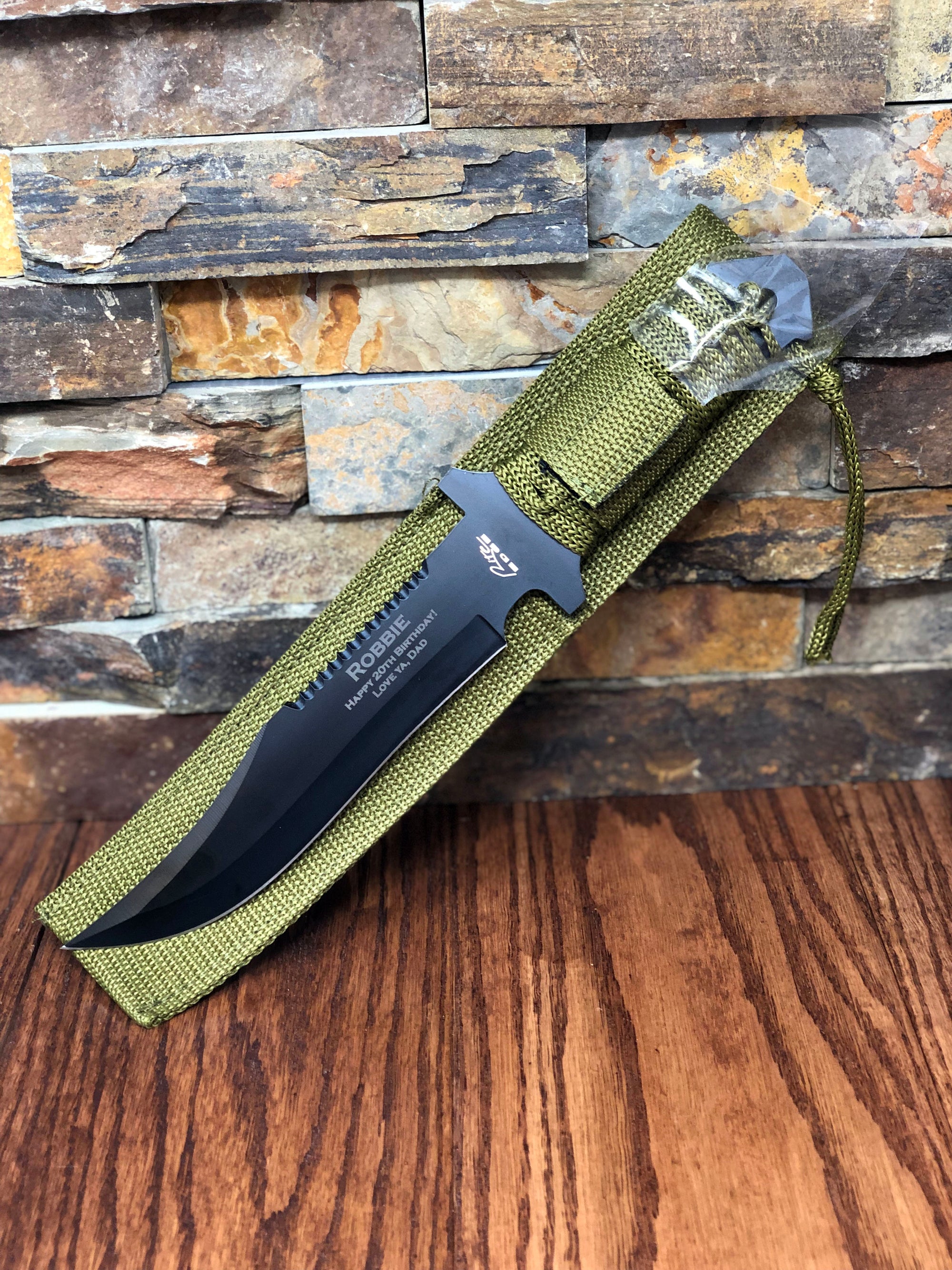 Personalized Hunter Knife w/ Green Para-cord.