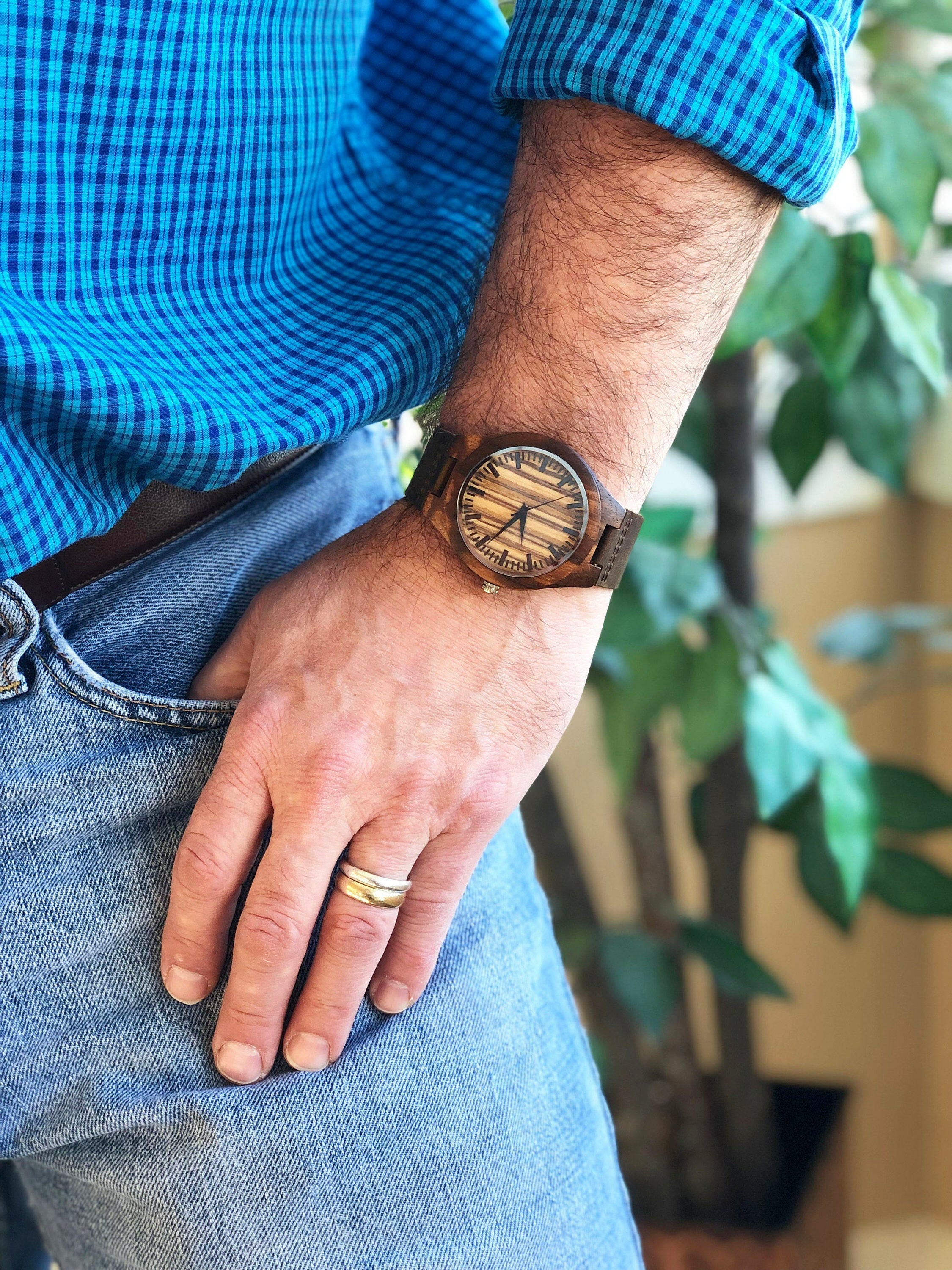 Mens Wood Wrist Watch.