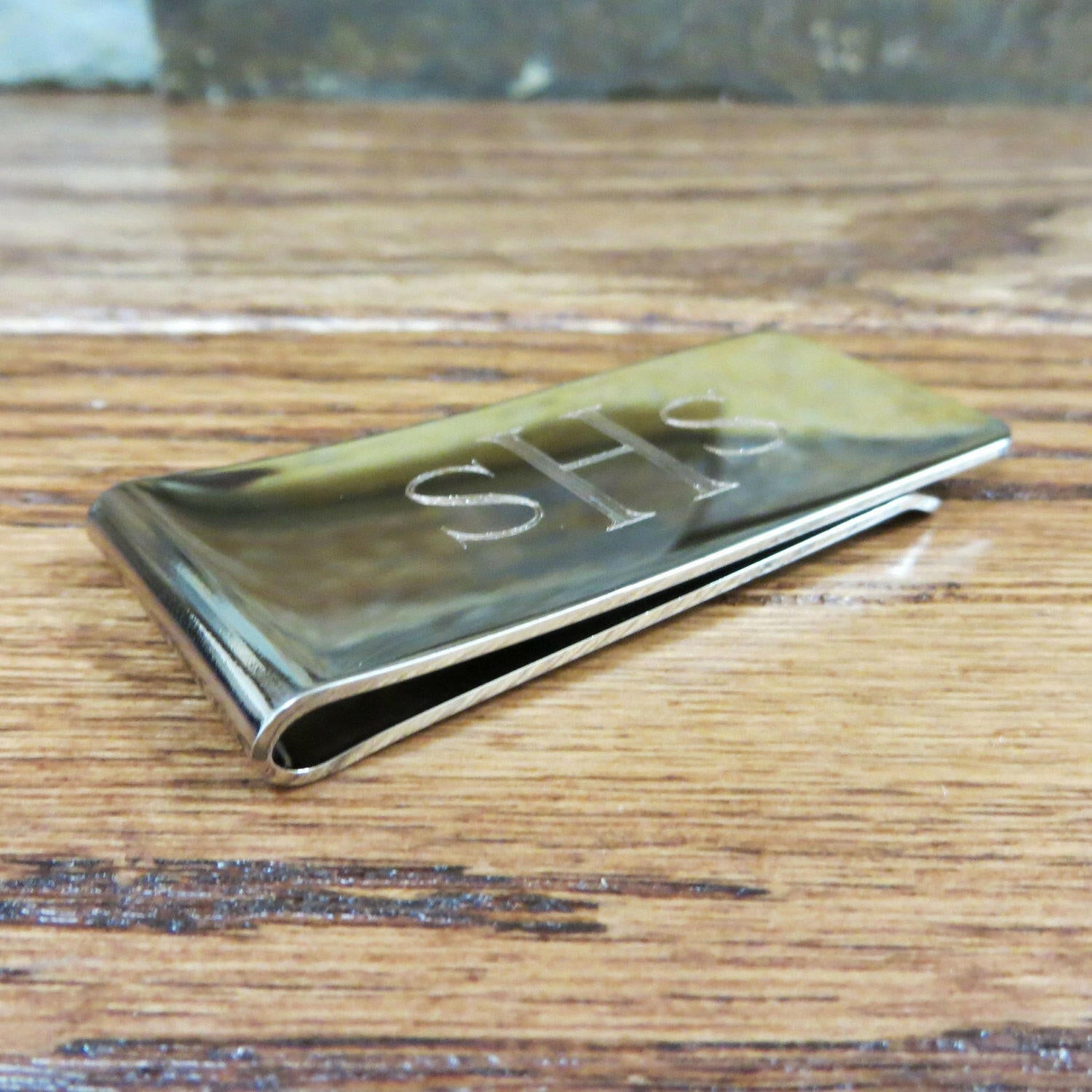 Silver toned Money Clip.